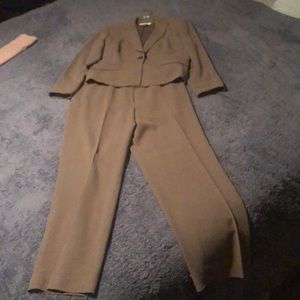 Woman’s 2-piece Pant Suit. Olive Green. Fully Lined